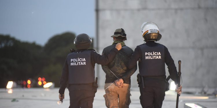 Ex-comandante, coronéis e major: por que oficiais estão na mira do STF