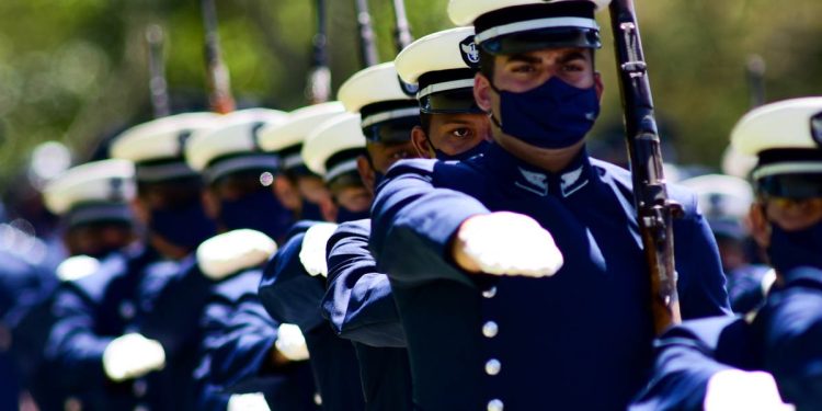 Sargento por 8 anos: inscrições para 112 vagas na FAB acabam nesta 4ª