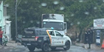 Gari escorrega e morre atropelado por caminhão de lixo no DF