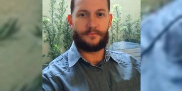 Advogado morre após sofrer acidente e carro pegar fogo em Goiás