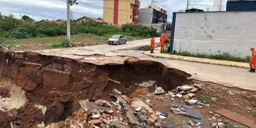 Chuva provoca caos, castiga cidade e estado de emergência é decretado