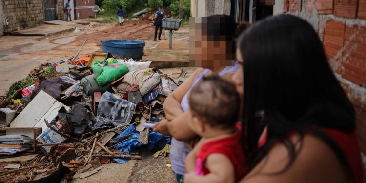 Moradores que perderam tudo no Entorno desabafam: “Água não espera”