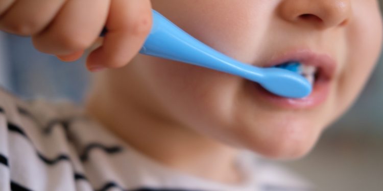 FDA restringe medicamentos de flúor para crianças nos Estados Unidos