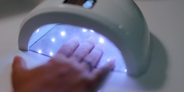 Unhas em gel: o que muda após proibição de substâncias em esmaltes