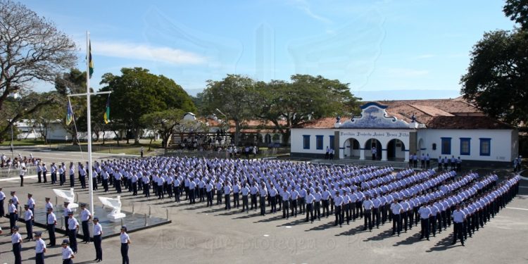 Saiba como se inscrever para o concurso da FAB com 112 vagas no DF