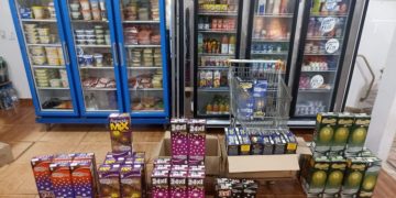 Procon faz operação e apreende 300 garrafas de cervejas vencidas em GO