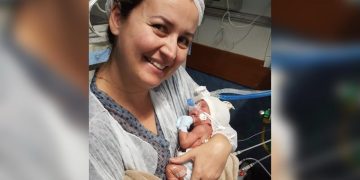 Bebê prematuro nasce com 31 semanas, fica 62 dias na UTI e se recupera