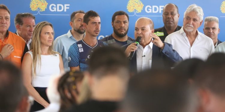 Ibaneis autoriza reforma do Estádio Augustinho Lima, em Sobradinho