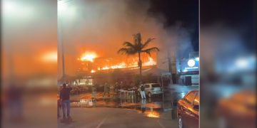 Incêndio de grandes proporções atinge bar no Jardim Botânico