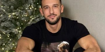 Influenciador morre após engordar rápido demais para desafio nas redes