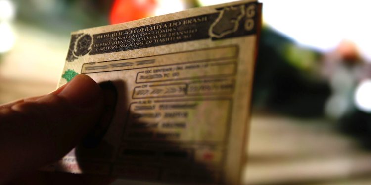 Detran suspende carteira de habilitação de 1.500 motoristas no DF
