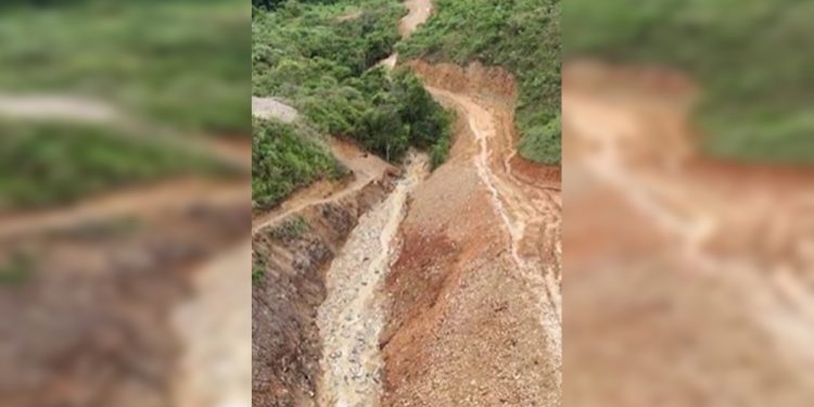 Novo desabamento de lixão atingiu córrego e contaminou água