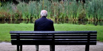 Envelhecer sem solidão: qual é o impacto da vida social no cérebro?