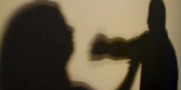 Homem é condenado após dar facada no rosto de irmã em briga por comida