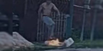 Quem é o homem que ateou fogo na esposa com gasolina e feriu filha