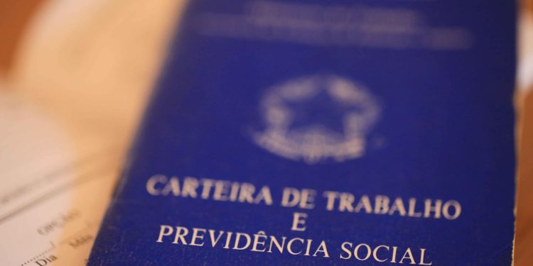 DF fecha o ano com 379 vagas de emprego e salários de até R$ 2 mil