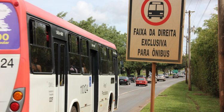 Detran faz alterações nas faixas exclusivas para ônibus no DF. Confira
