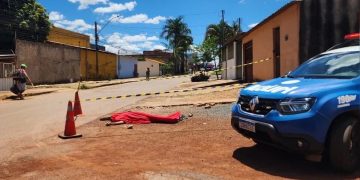 Homem é morto a facadas após discutir com amigos do filho no Entorno