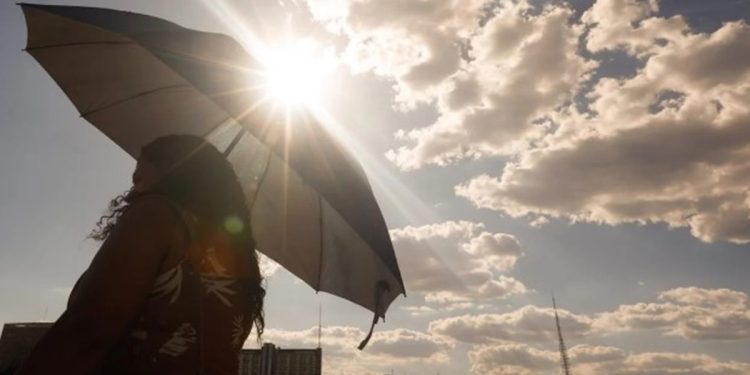 Chuva ou céu estrelado? Veja como ficará o tempo no DF no Ano Novo