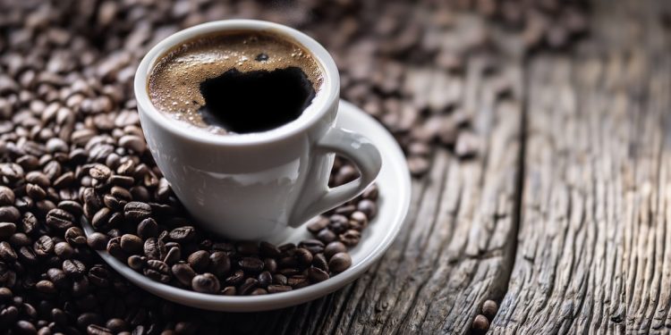 Café diminui tempo de descanso, mas melhora qualidade do sono. Entenda