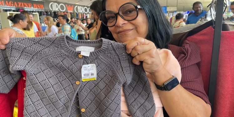 Varal Solidário doa roupas para população vulnerável na Rodoviária