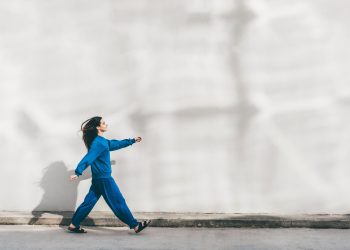 Da saúde do coração à pele mais bonita: saiba 4 benefícios de caminhar