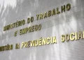 Auditores fiscais paralisam atividades após ministro fragilizar combate a trabalho escravo