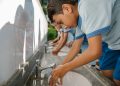 Longe do básico, 830 mil alunos seguem sem acesso a água potável em escolas