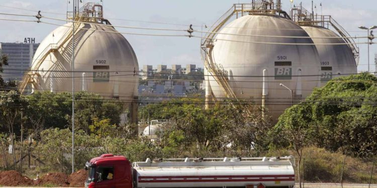 Sindicombustíveis se manifesta sobre greve convocada por caminhoneiros