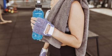 Isotônico hidrata mais do que água? Veja o verdadeiro efeito da bebida