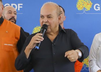 Ibaneis sanciona lei de uso e ocupação do solo em Ceilândia