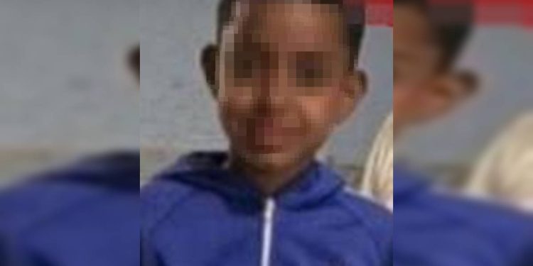 Adolescente esfaqueia criança após ordenar: “Desça do pé de manga”