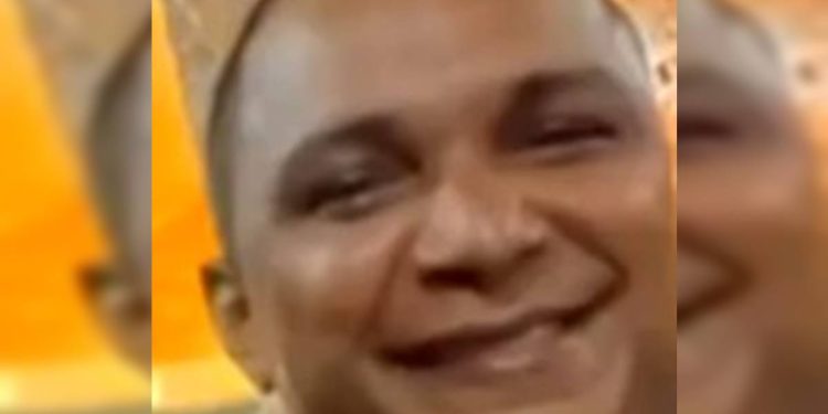 Filha se entrega após homicídio de advogado deixado em poça de sangue