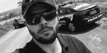 Delegado preso flagrado com celular em cela tem aparelho apreendido