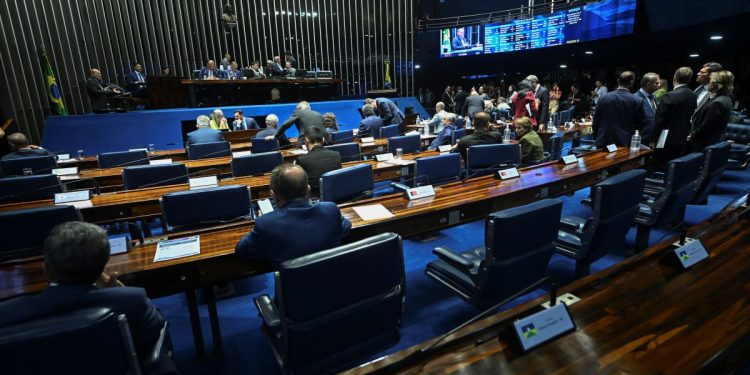 PL da Dosimetria: veja como votaram os parlamentares do DF