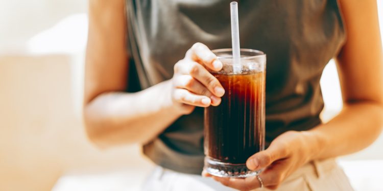 Nutricionista dá 5 dicas para diminuir o consumo de refrigerante