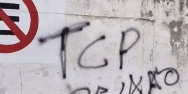 Traficante do TCP invade baile funk e mata rival com tiros de fuzil