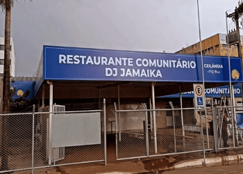 Homens se estapeiam em restaurante popular após descarte de marmita