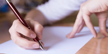 Escola é condenada a dar pensão a aluno que teve olho furado por lapiseira