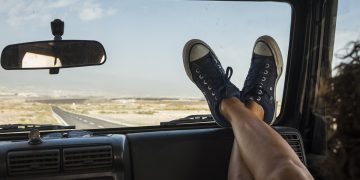 Cirurgiã vascular explica como prevenir trombose nas viagens de férias