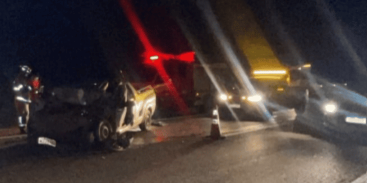 Homem sofre parada cardíaca após bater em caminhão em via do DF