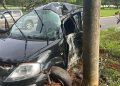 Motorista fica em estado grave após bater o carro em poste