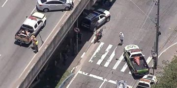 Agente de trânsito é morto ao tentar salvar mulher ameaçada pelo ex