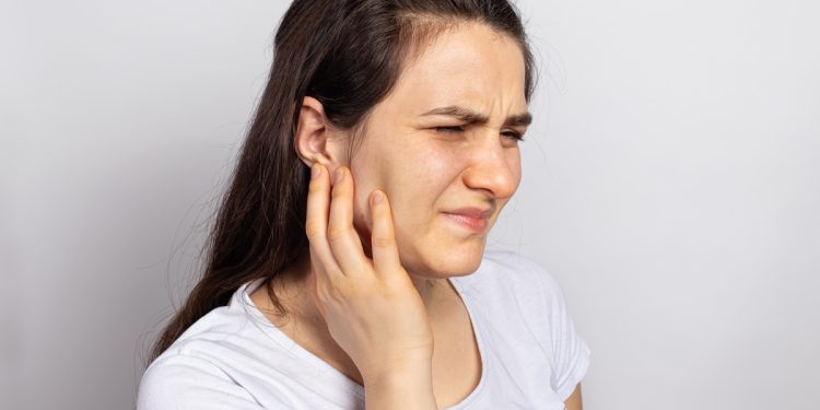 ATM: otorrino explica condição que causa pressão e zumbido no ouvido