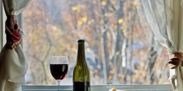 Hepatologista conta por que é perigoso misturar álcool e medicamentos