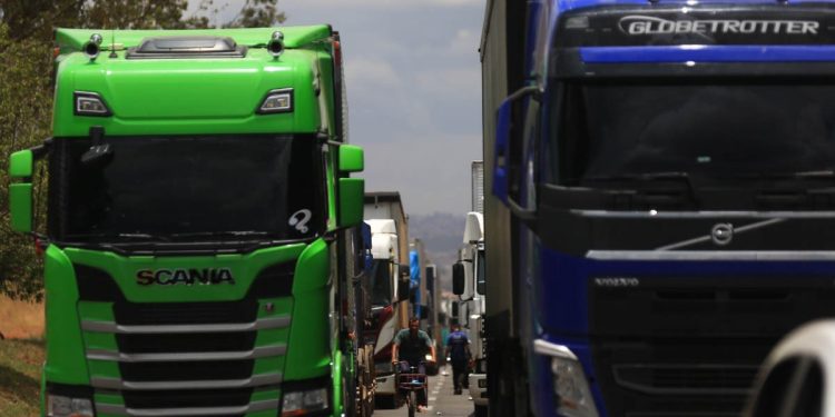 Entidades do DF reagem a anúncio de paralisação de caminhoneiros