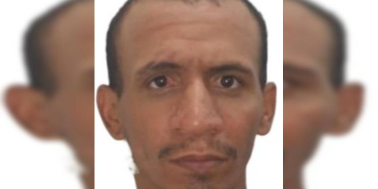 Assassino que torturou morador por 3h vestia casaco manchado de sangue