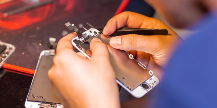 Mulher perde R$ 32 mil ao deixar celular no conserto e sofrer golpe