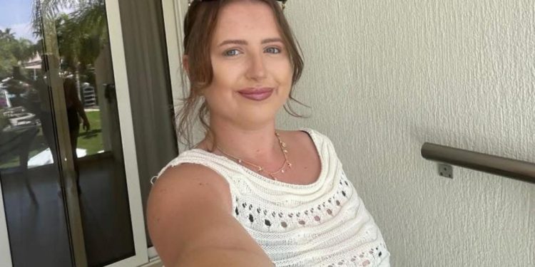 Câncer de mama: jovem de 24 anos descobre metástase após sintoma comum