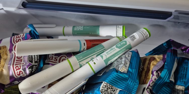 Casal que vendia canetas emagrecedoras nas redes sociais é preso